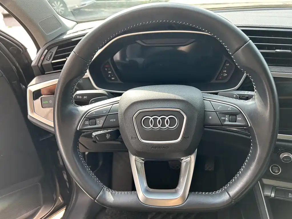 Audi Q3 — фото 15