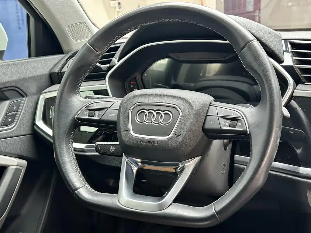 Audi Q3 — фото 13