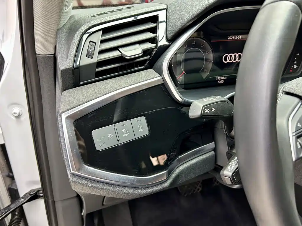 Audi Q3 — фото 18