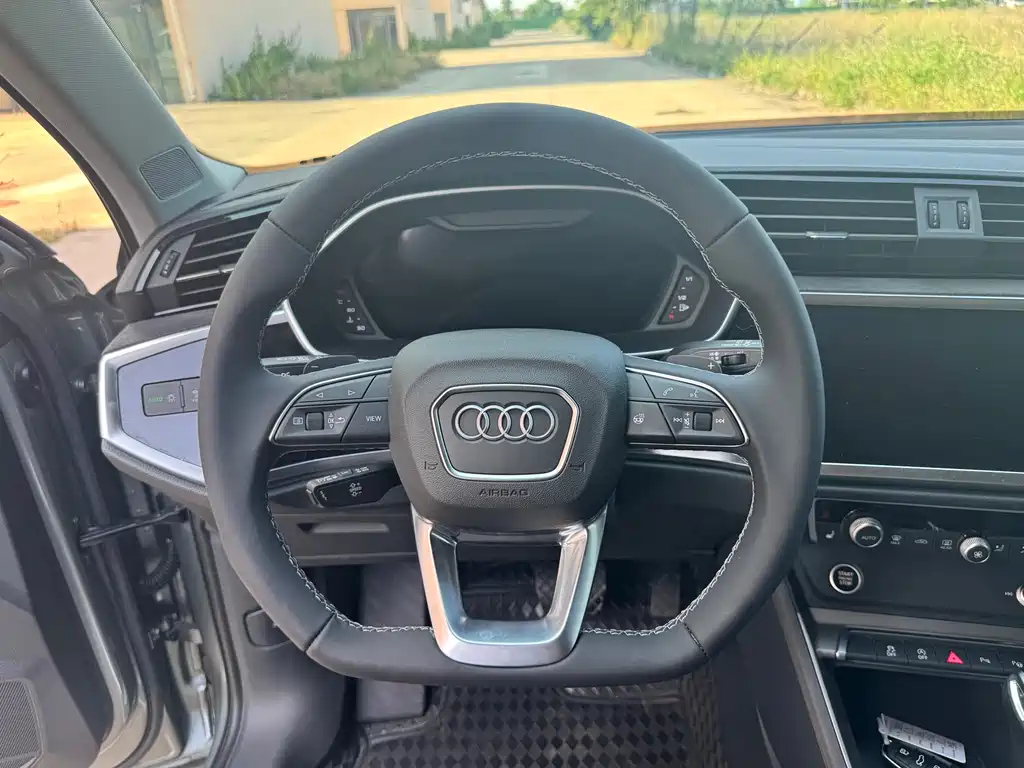 Audi Q3 — фото 10