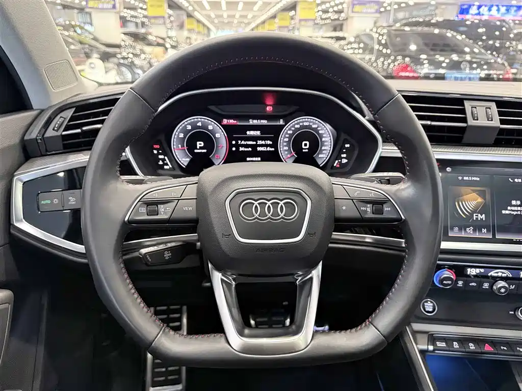 Audi Q3 — фото 18