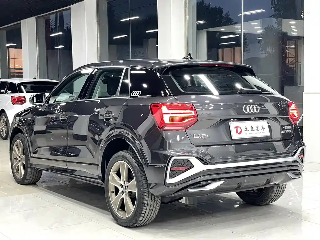 Audi Q2L — фото 4