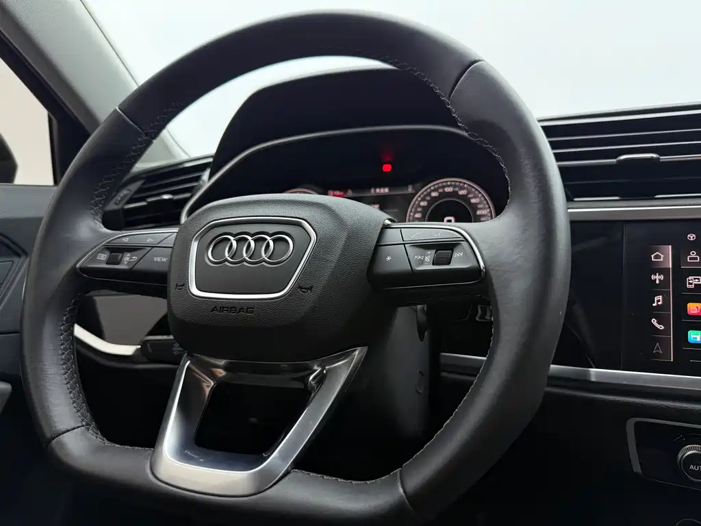 Audi Q3 — фото 13