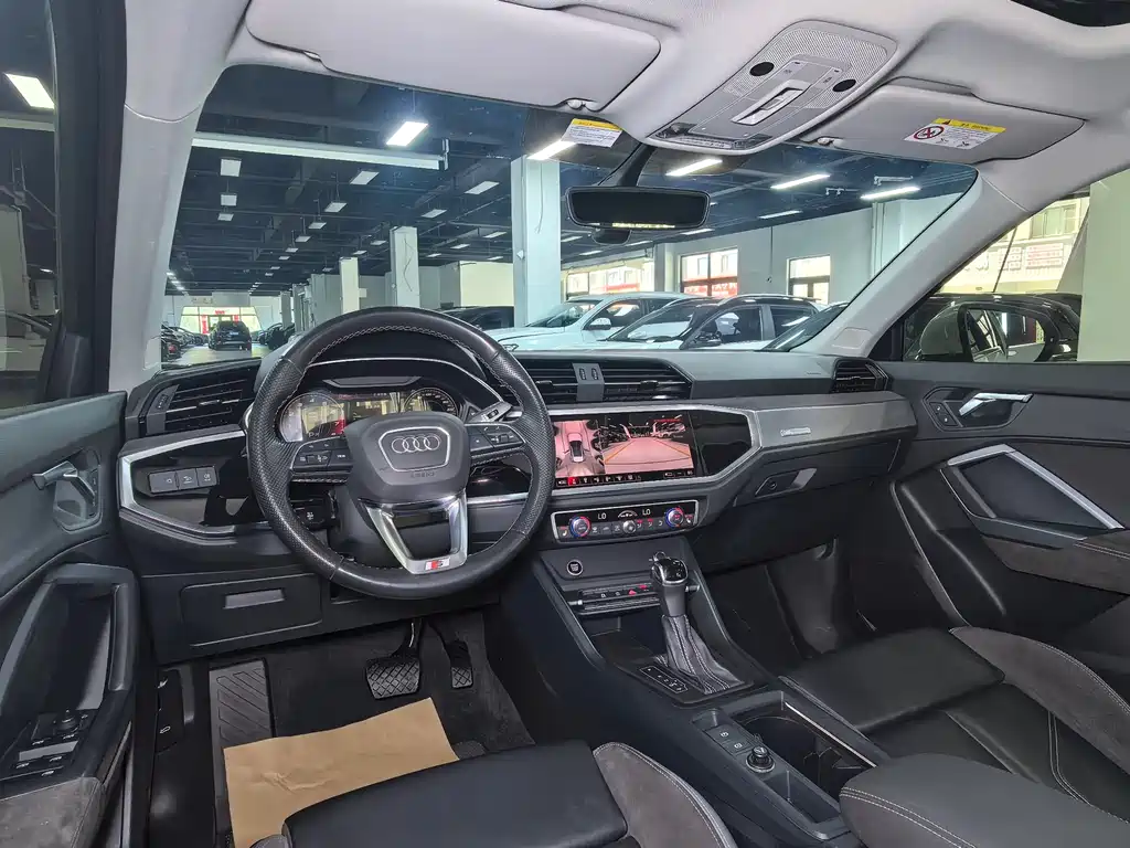 Audi Q3 Sportback — фото 14