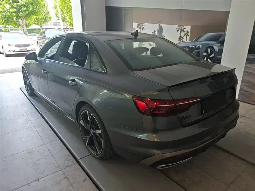 Audi A4L — фото 5