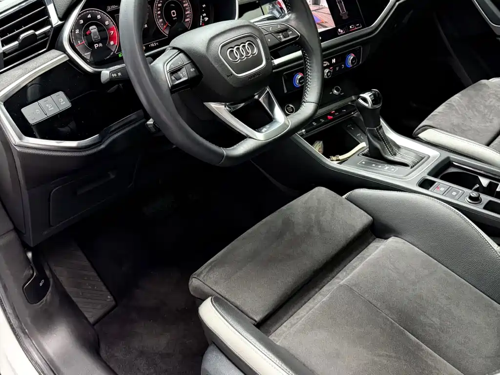 Audi Q3 — фото 17