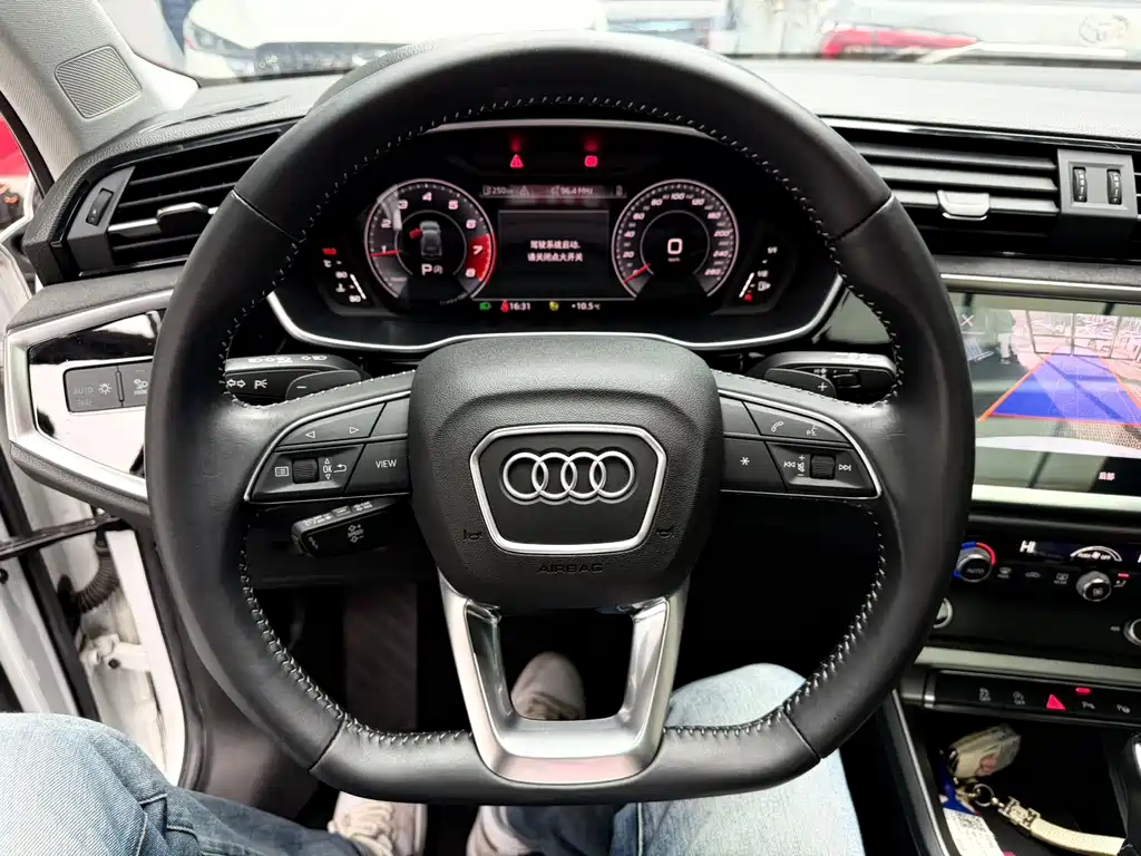 Audi Q3 — фото 18