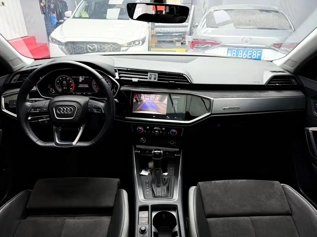 Audi Q3 — фото 10
