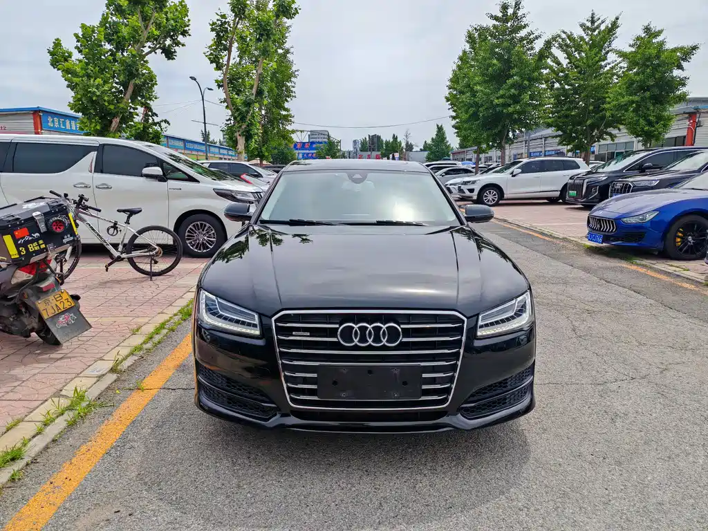 Audi A8 — фото 2