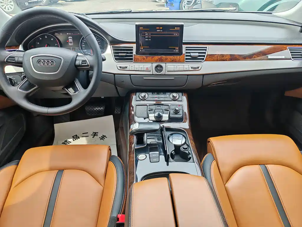 Audi A8 — фото 7