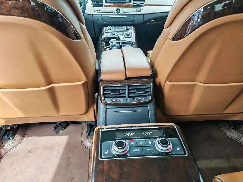 Audi A8 — фото 8