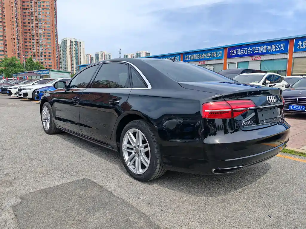 Audi A8 — фото 9