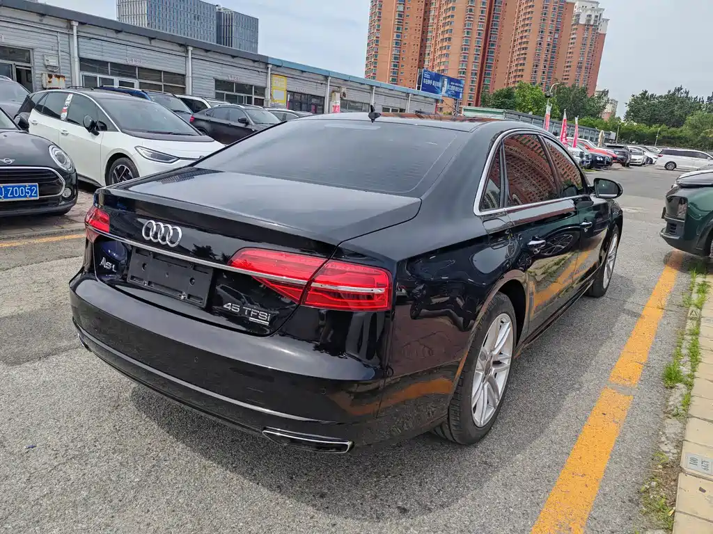 Audi A8 — фото 10