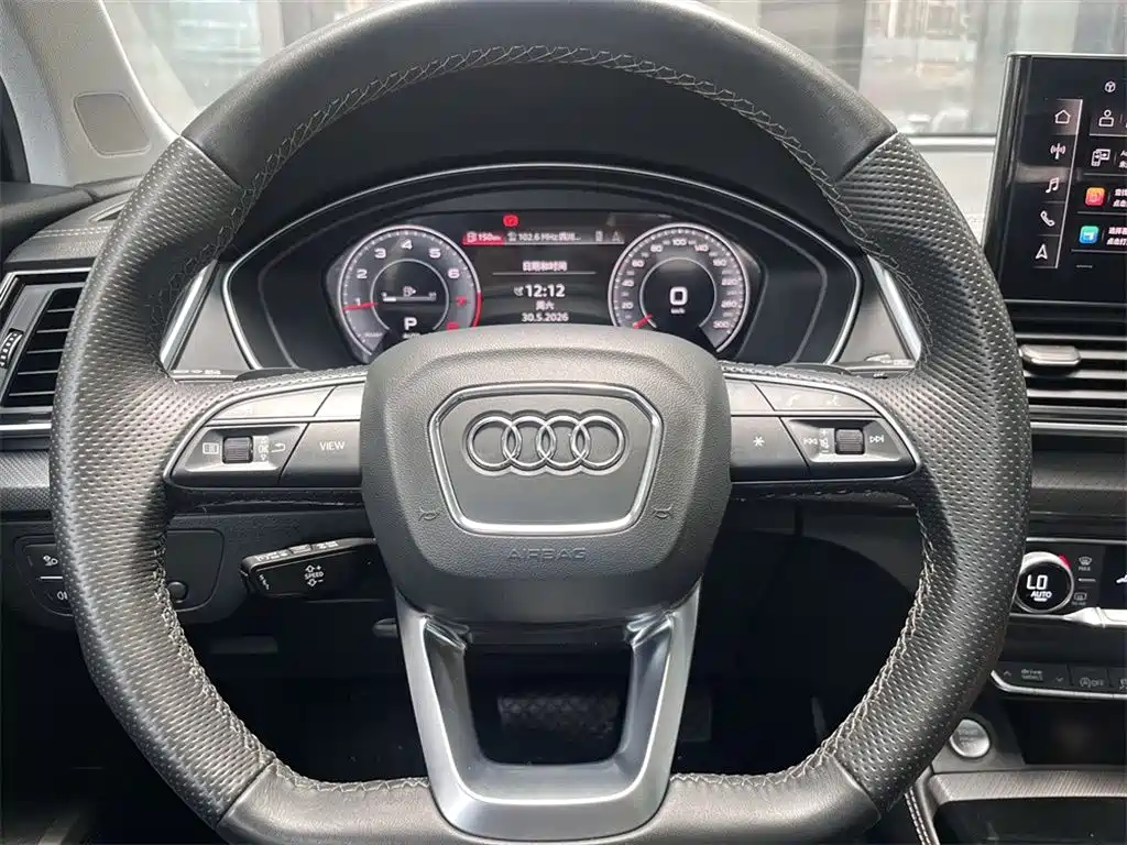Audi Q5L — фото 10