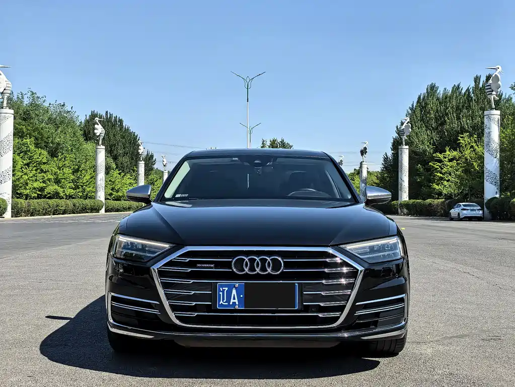 Audi A8 — фото 2