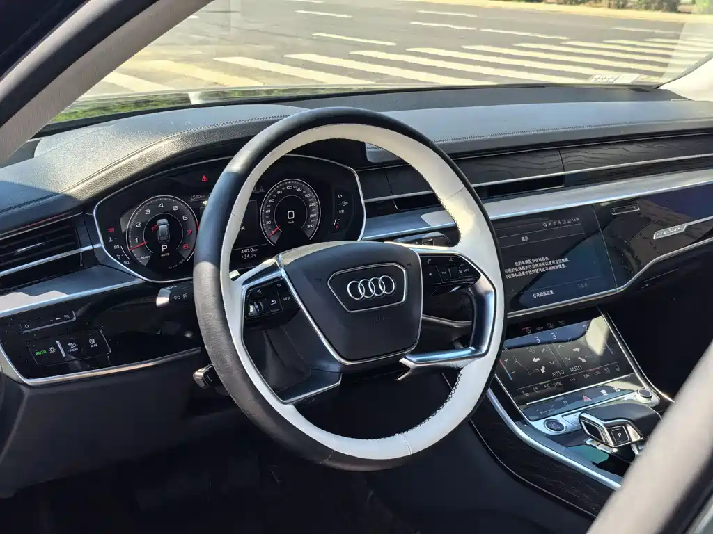 Audi A8 — фото 14