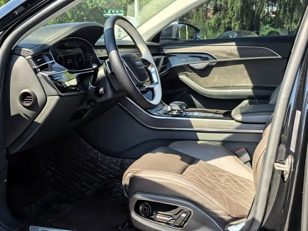 Audi A8 — фото 18