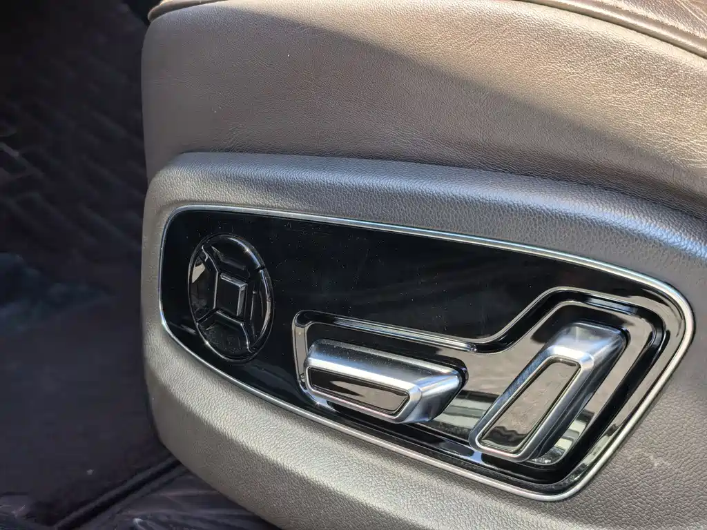 Audi A8 — фото 19