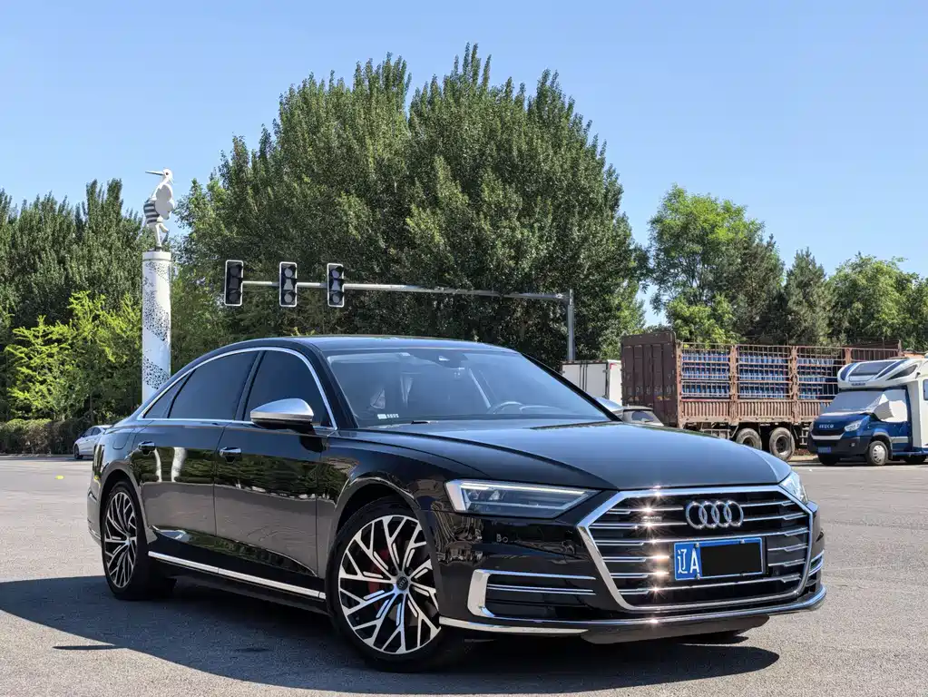 Audi A8 — фото 3