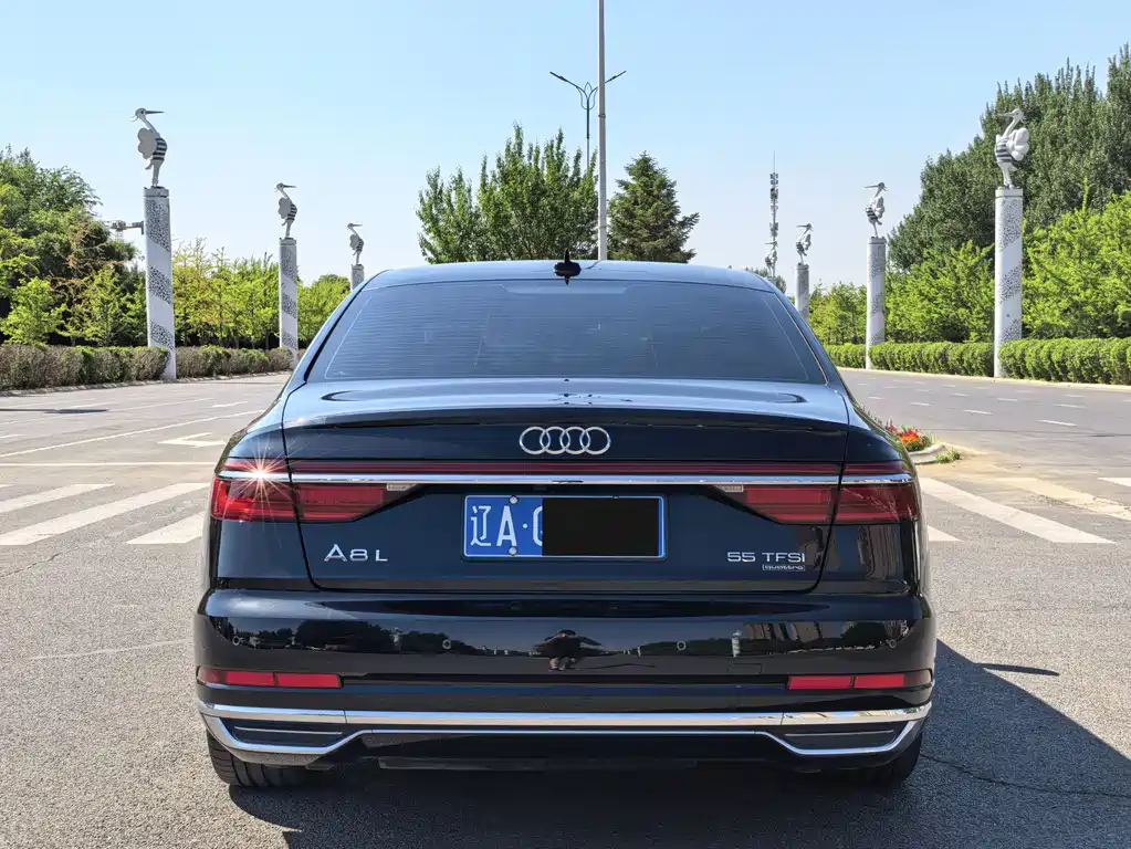 Audi A8 — фото 4