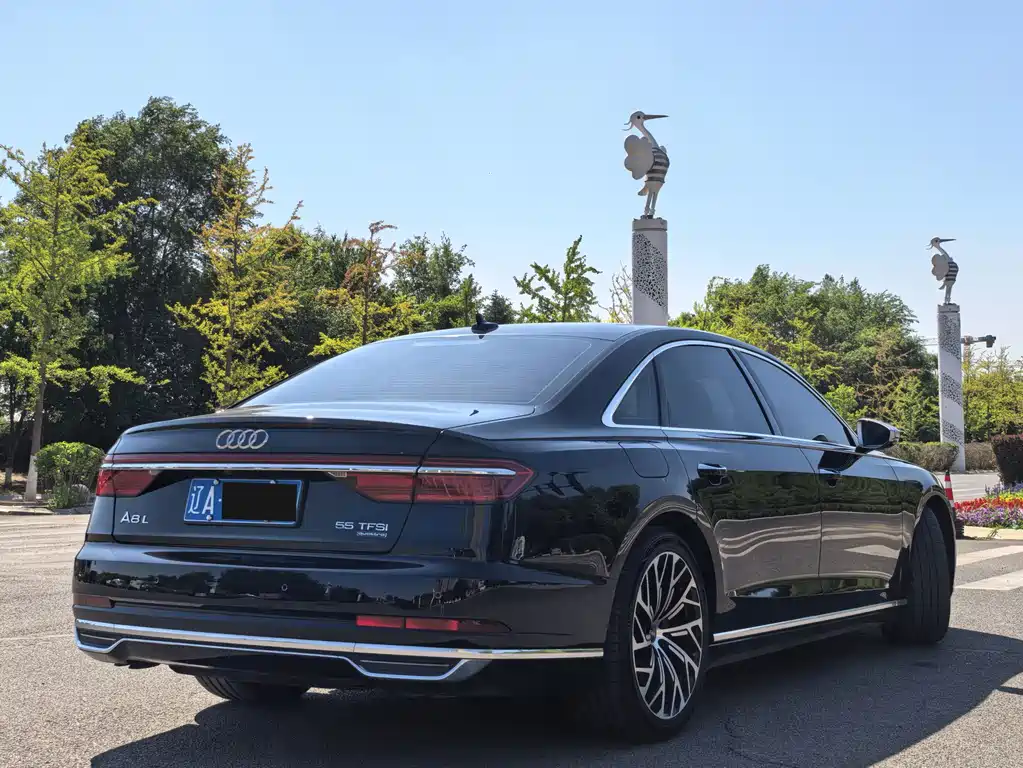 Audi A8 — фото 6