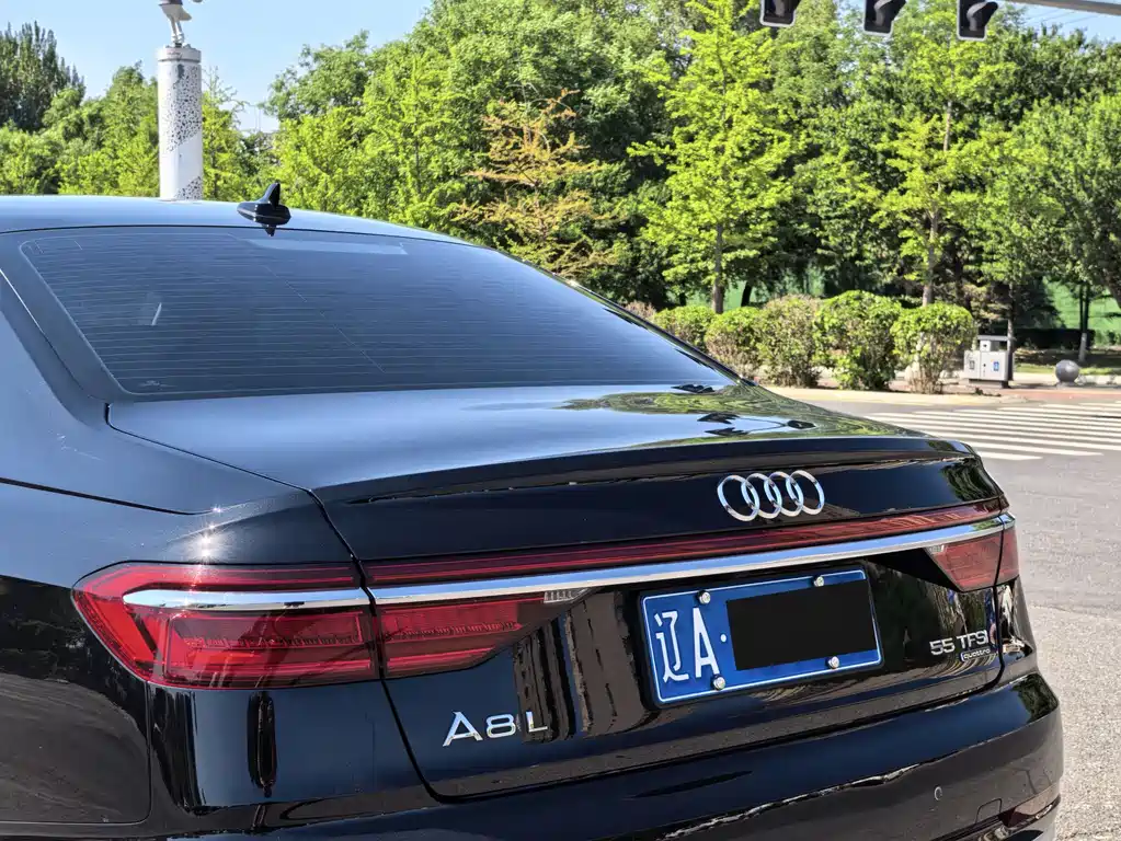 Audi A8 — фото 7