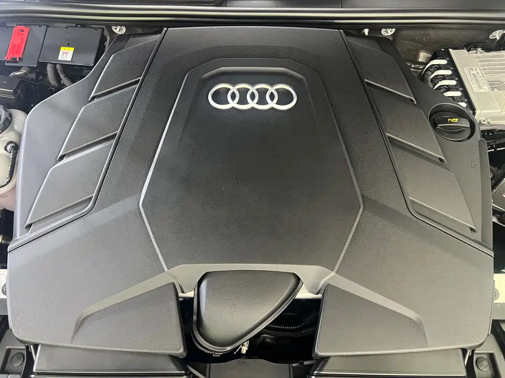 Audi Q8 — фото 8