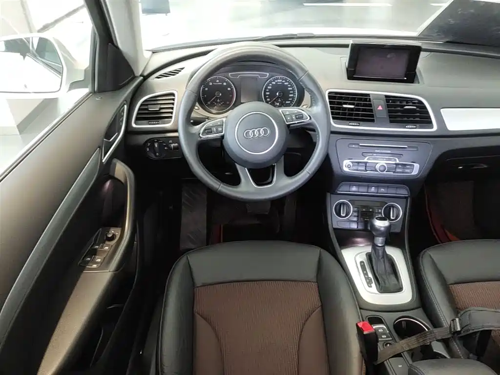 Audi Q3 — фото 17