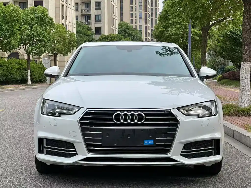 Audi A4L — фото 2