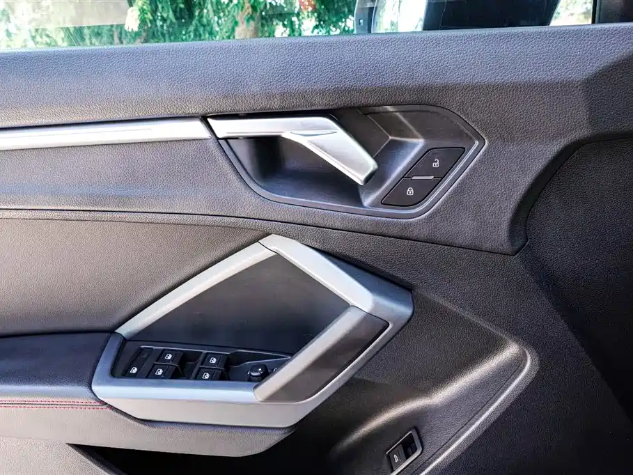 Audi Q3 — фото 14