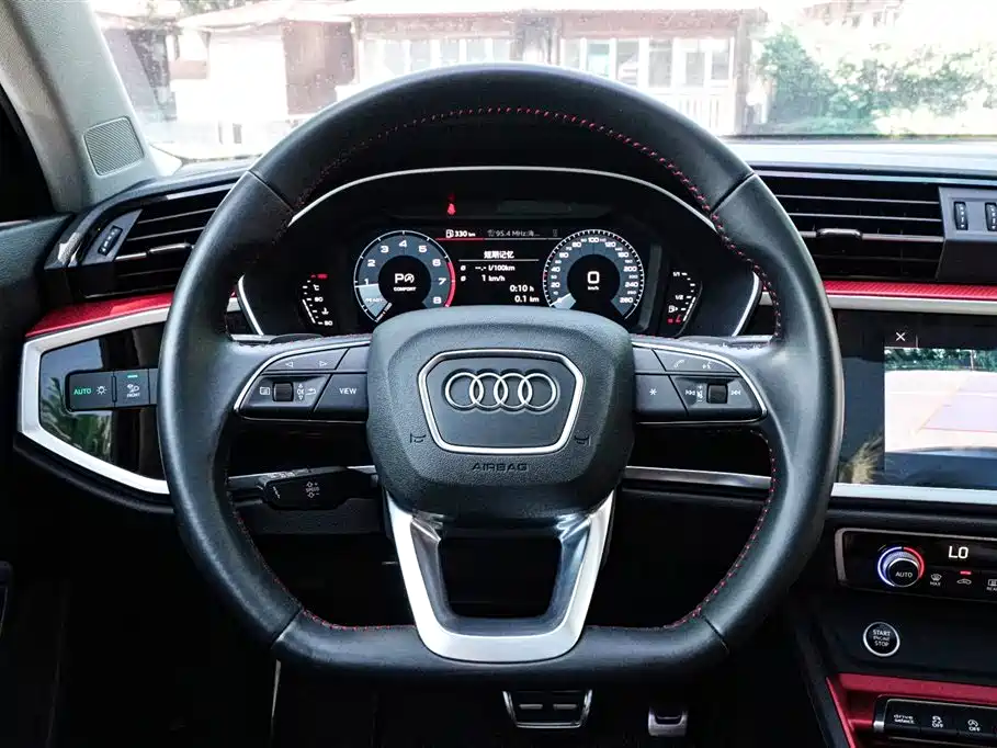 Audi Q3 — фото 10