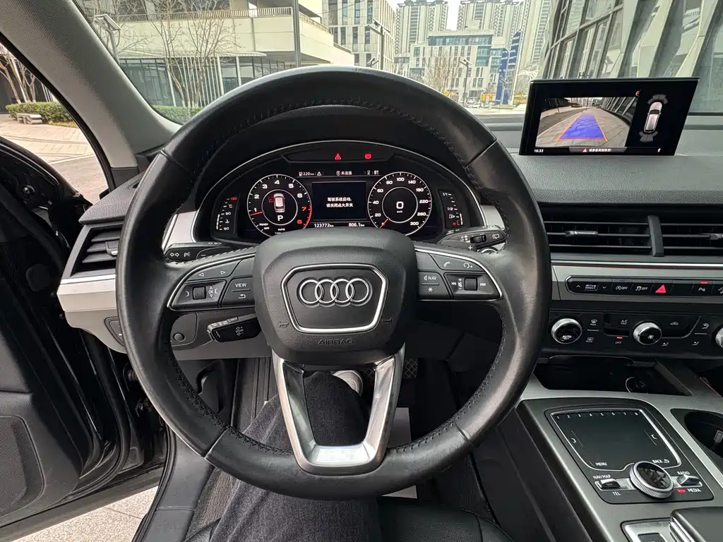 Audi Q7 — фото 14