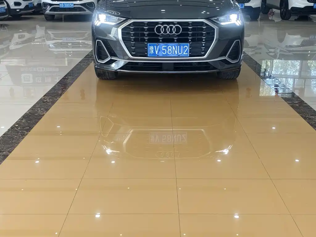 Audi Q3 — фото 3