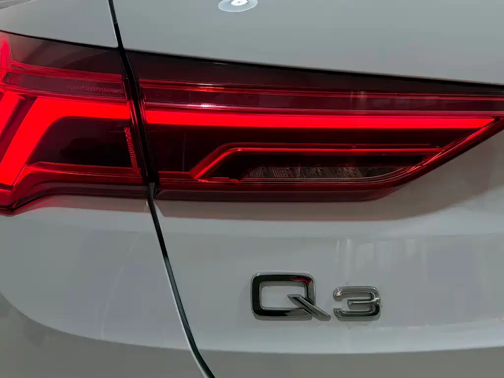 Audi Q3 — фото 23