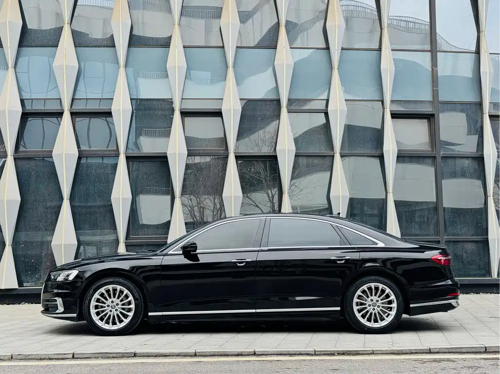 Audi A8 — фото 3