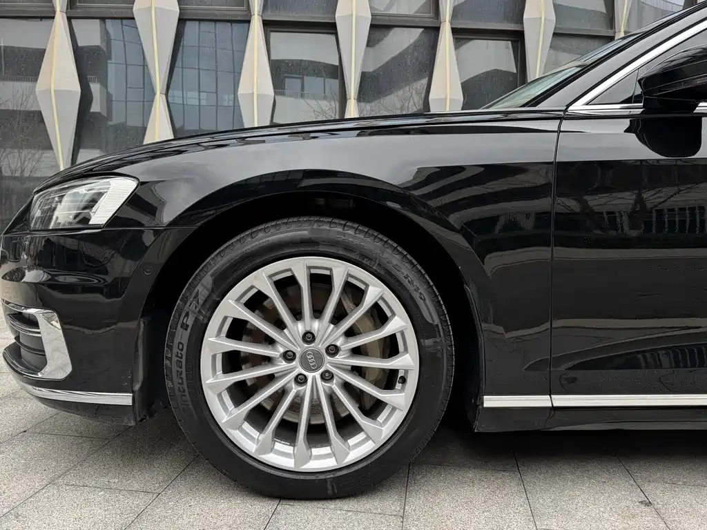 Audi A8 — фото 4