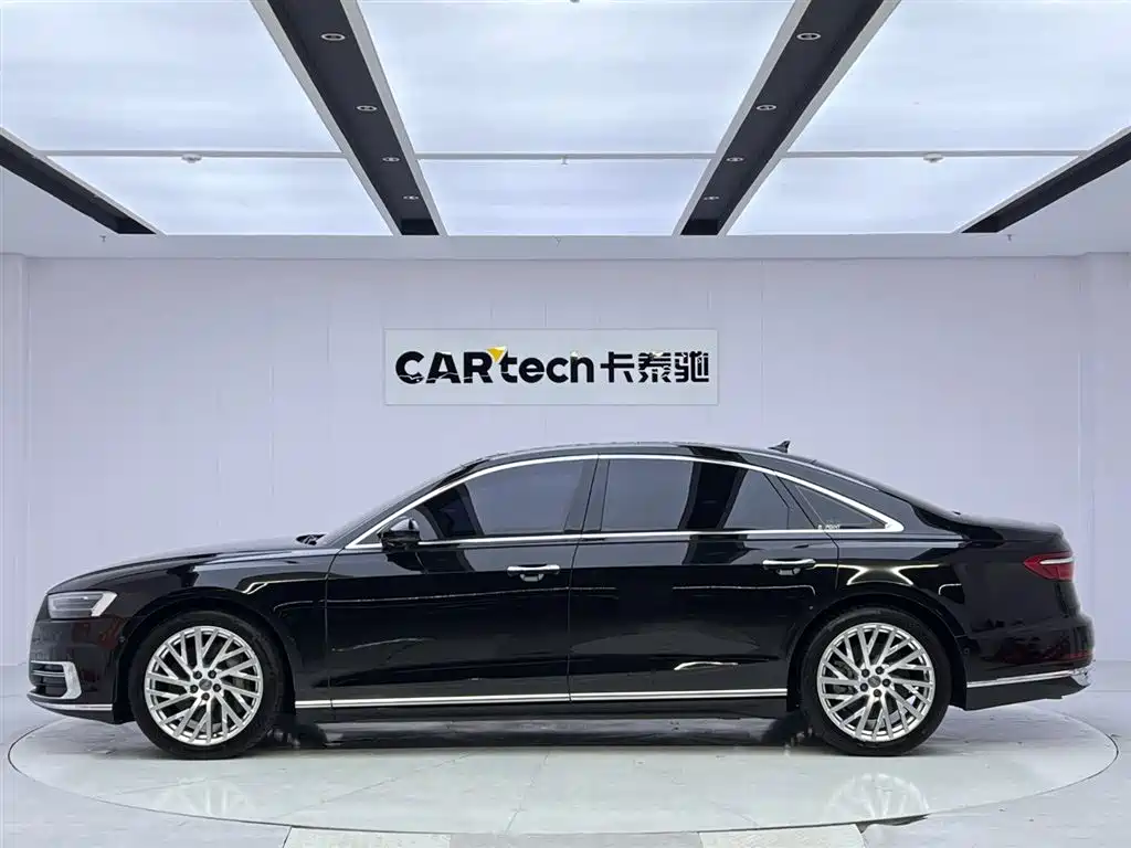 Audi A8 — фото 2