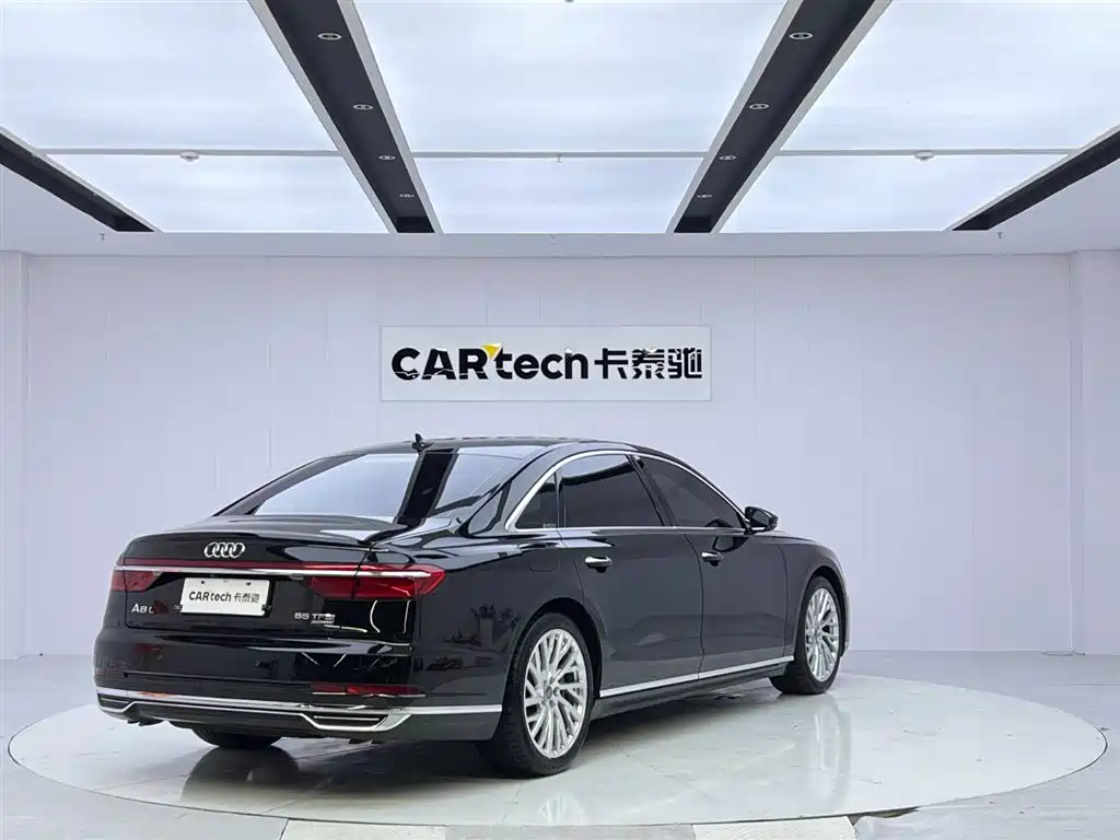 Audi A8 — фото 5