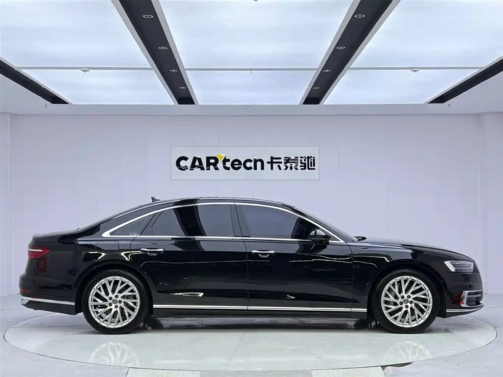 Audi A8 — фото 6