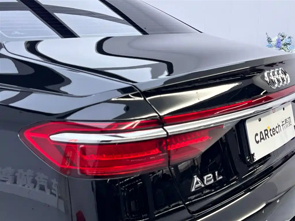 Audi A8 — фото 10