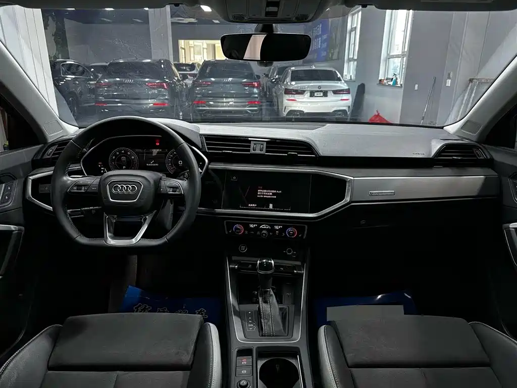 Audi Q3 — фото 11
