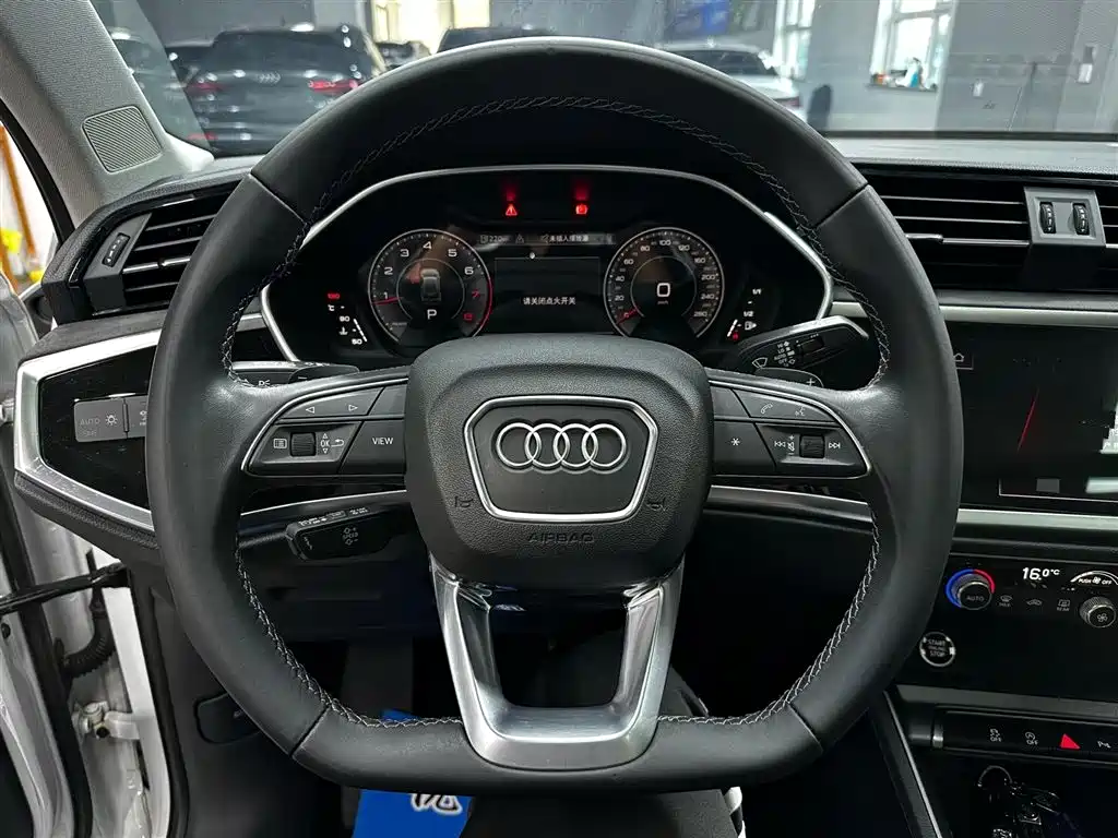 Audi Q3 — фото 13