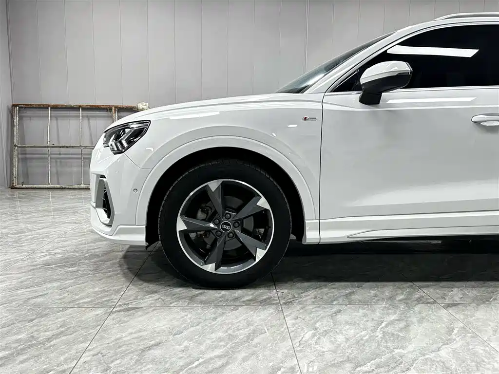 Audi Q3 — фото 9