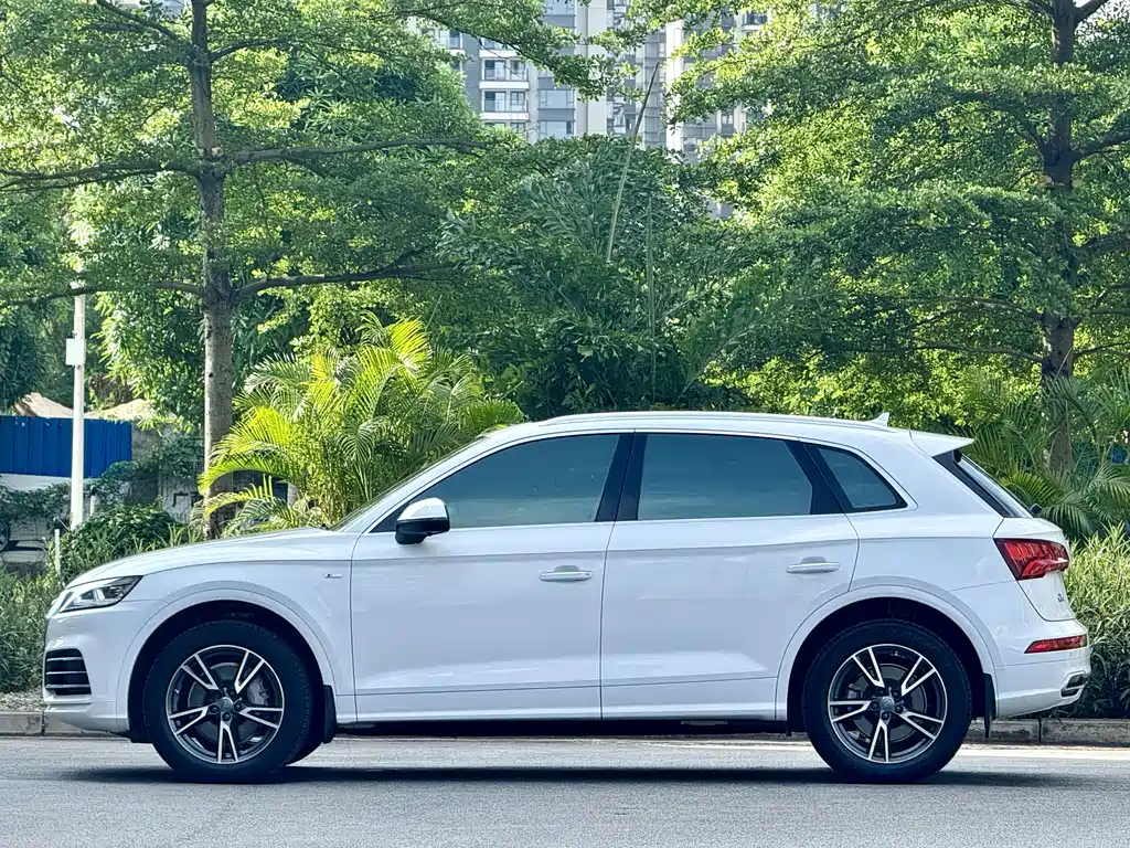 Audi Q5L — фото 5