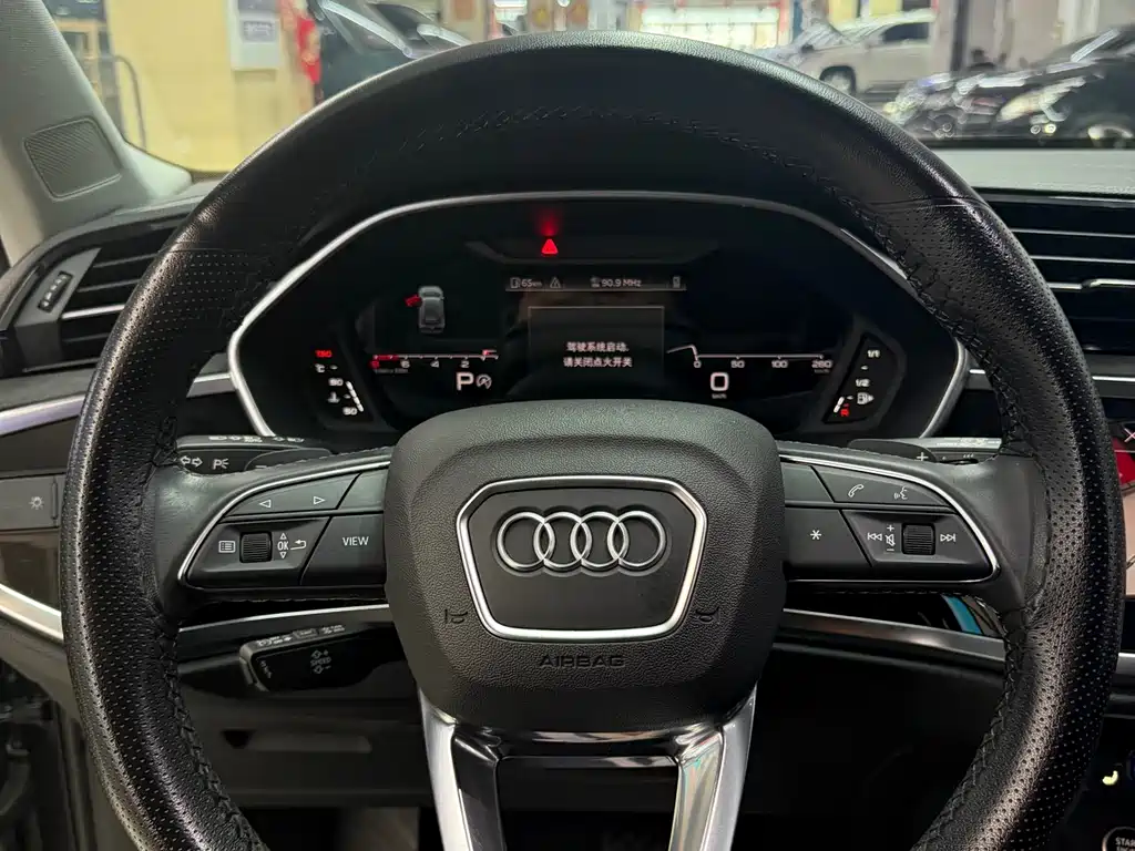 Audi Q3 — фото 13