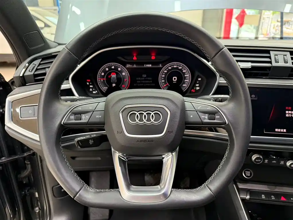 Audi Q3 — фото 11
