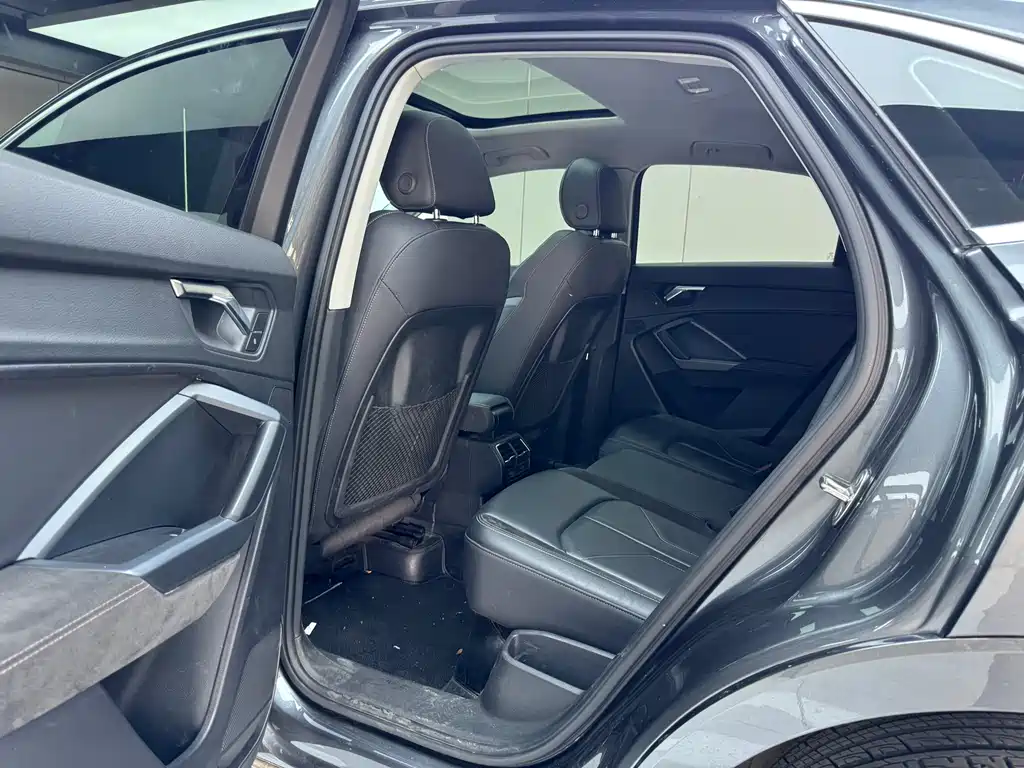 Audi Q3 Sportback — фото 8