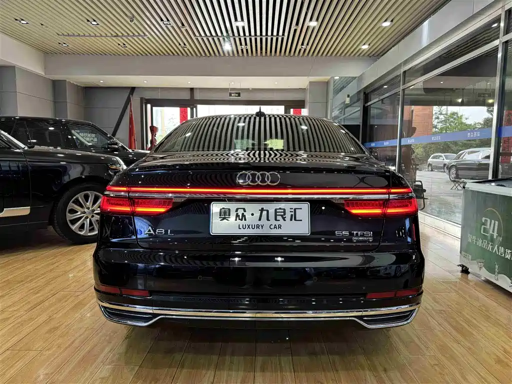 Audi A8 — фото 12