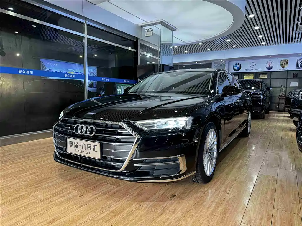 Audi A8 — фото 3