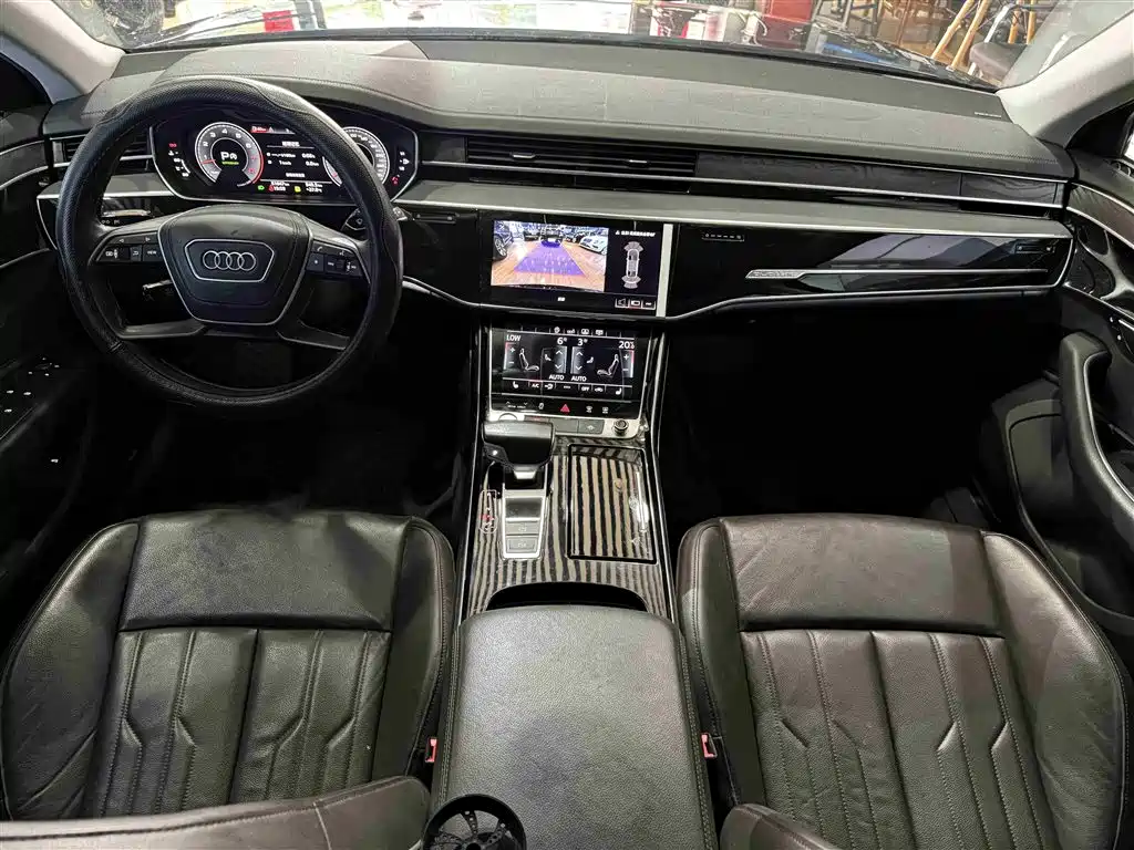 Audi A8 — фото 7